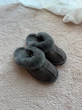 Ugg Coquette Genuine Shearling Lined Slipper (Size 6)